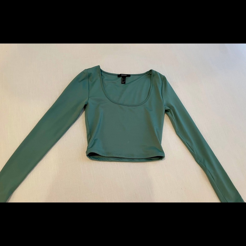 Forever 21 longe sleeve crop top